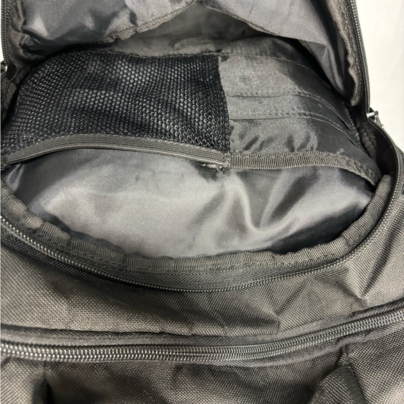 Targus laptop backpack. Black with lots of compartments. Great shape. - Picture 6 of 12